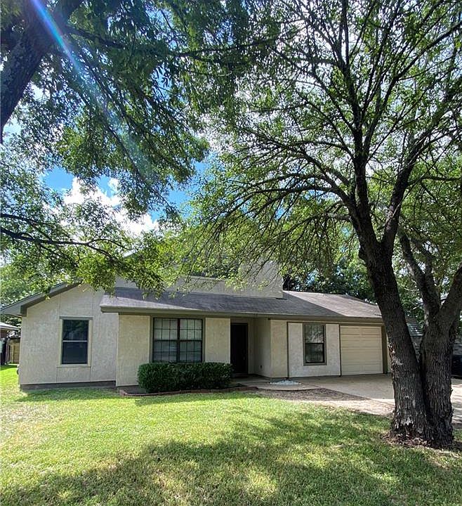 1st image of 1100 Bayou Woods Dr