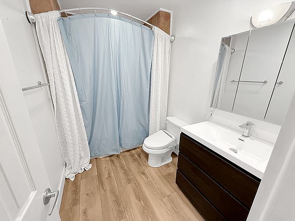 4th image of 6462 Teesdale Ave