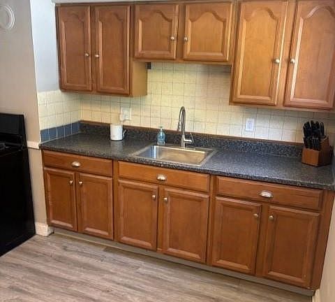 4th image of 10613 Nelson Ave