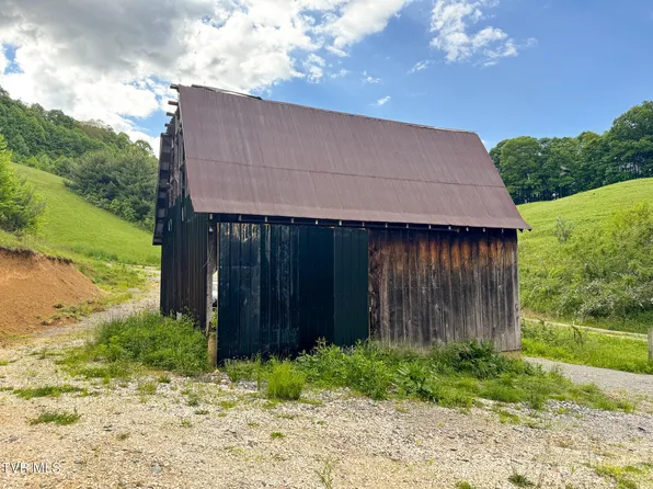 9836 Highway 421 S, Trade, TN 37691