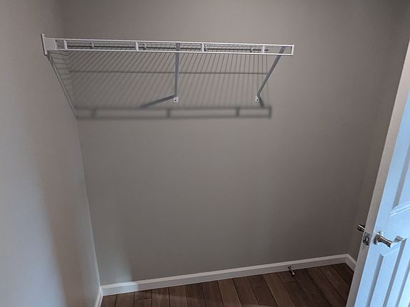 4th image of 230 Longwood Ln