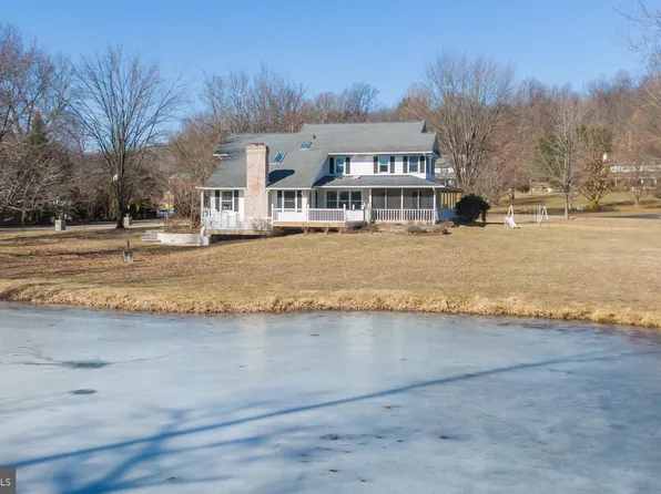 38 Fieldstone Ln, Fleetwood, PA 19522