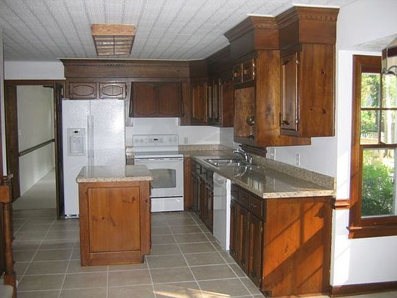 3rd image of 604 Briarwood Dr
