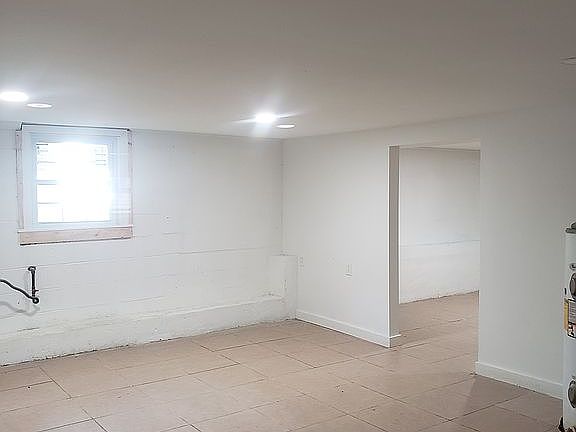 3rd image of 127 N Sunset Cir