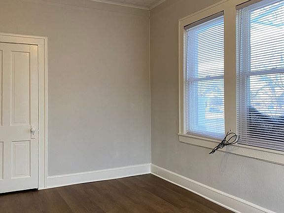 4th image of 123 W Avenue A