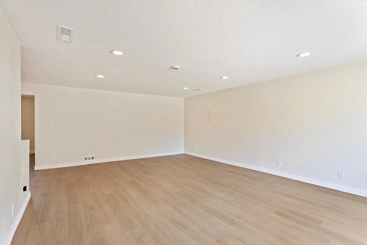 4 bed, 1700 sqft, $2,495 — Photo 3
