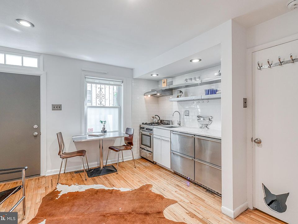 1st image of 1136R Waverly St #1