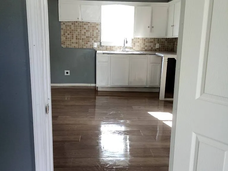 305 SW Summit Ave — Photo 5