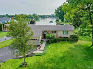 739 Rachelle St, White Lake, MI