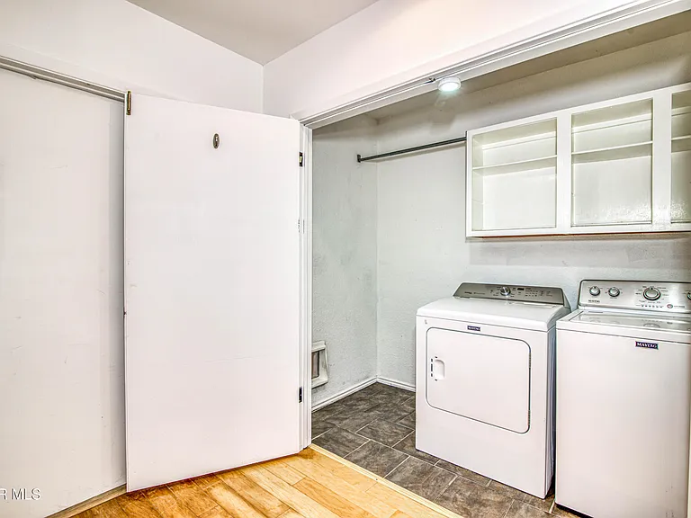 421 Irondale Dr #B — Photo 17