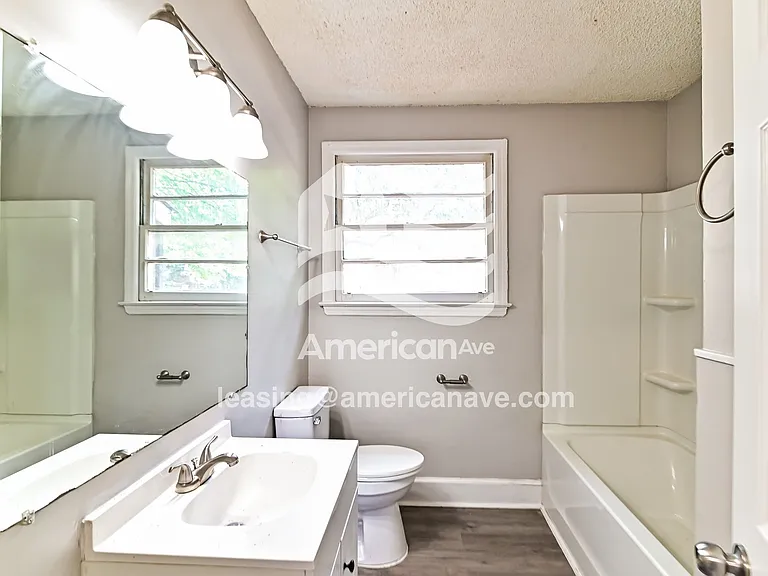 814802_008_main_bathroom_8.jpg