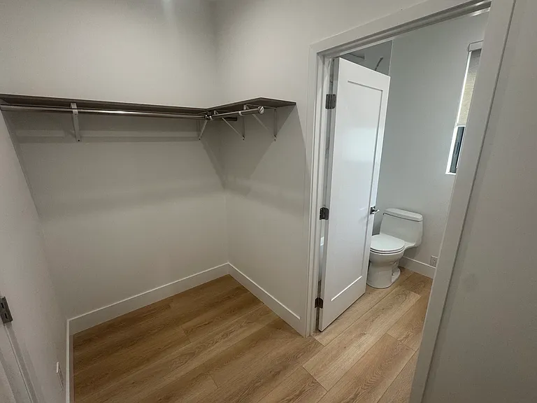 4670 Lakeview Ave — Photo 8