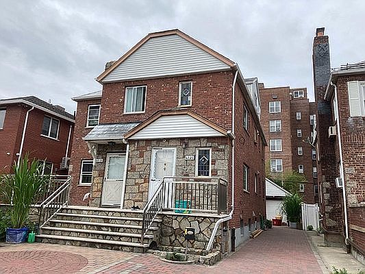 1st image of 62-20 Ellwell Cres #1