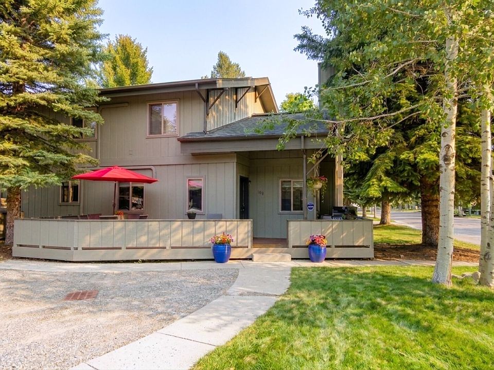 1st image of 100 Pinewood Ln #100