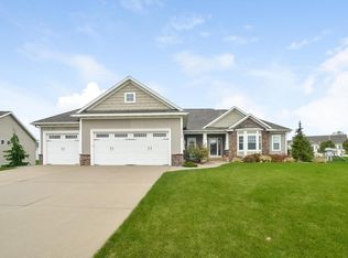7023 Glacier Dr, Hudsonville, MI 49426