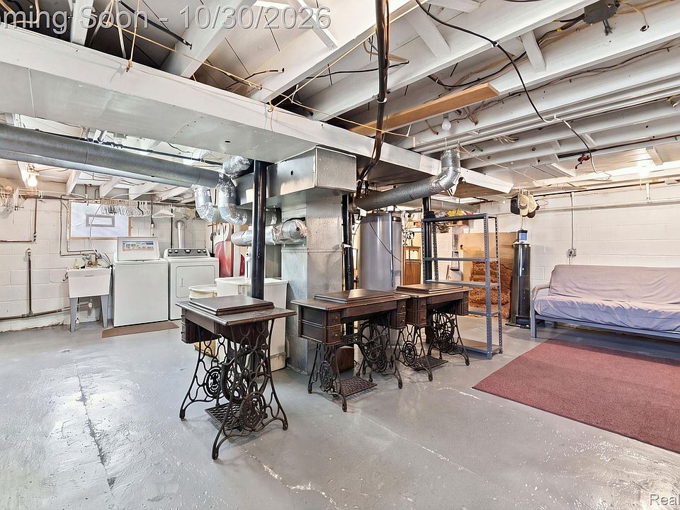 411 Hawthorn Ave, photo 25