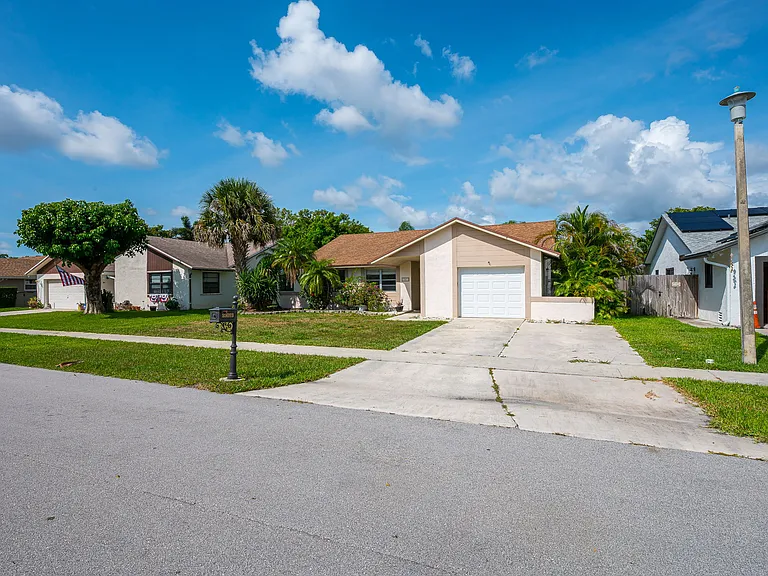 23073 SW 56th Ave — Photo 1