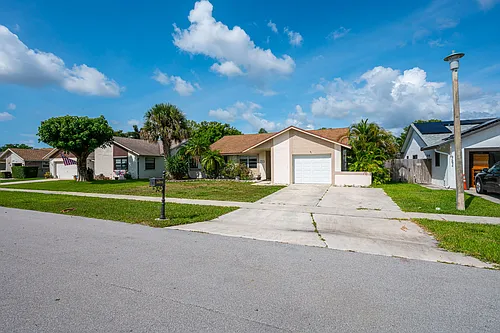 23073 SW 56th Ave Photo 1