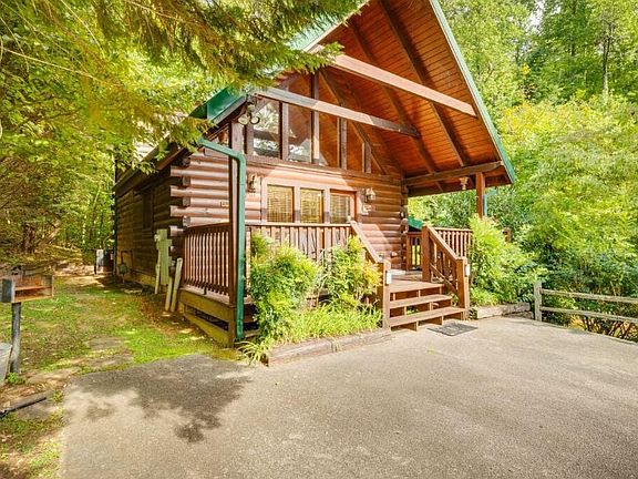 4th image of 808 High Mountain Way