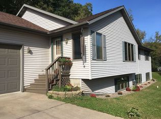 S3529 Grawe Ln, Fountain City, WI 54629