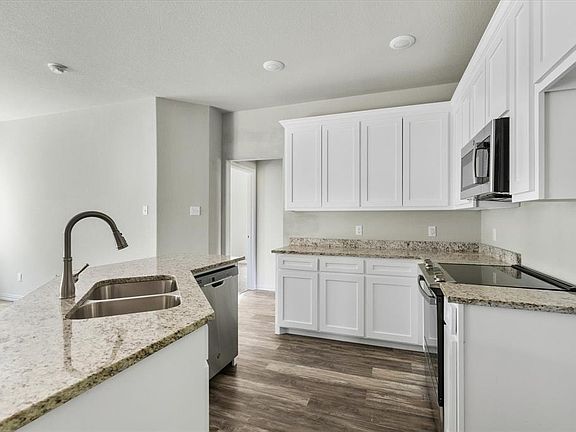 4th image of 204 Tremont St