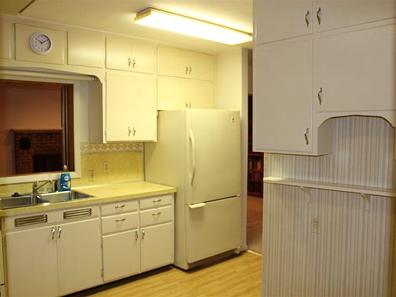 5th image of 2330 Rainbow Dr