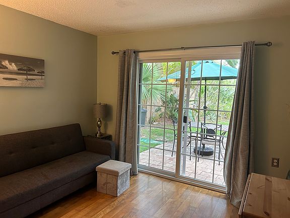 3rd image of 3074 Woodpine Cir