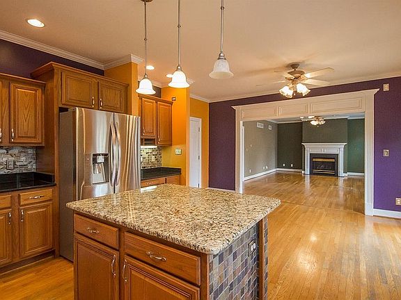 4th image of 2221 Burns Ct