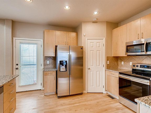 3rd image of 5538 Longs Peak St