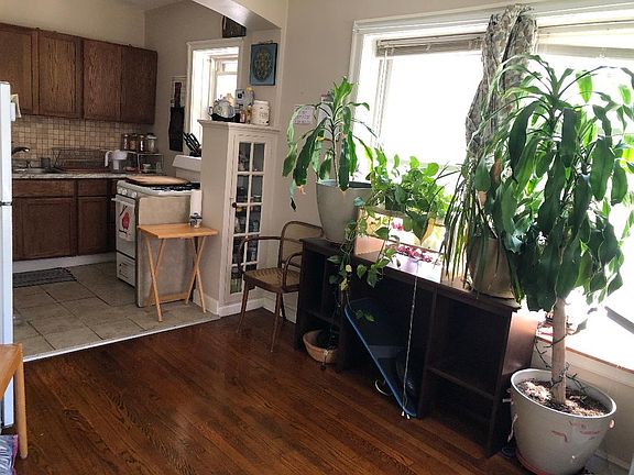 2nd image of 1054 W Thorndale Ave #1V