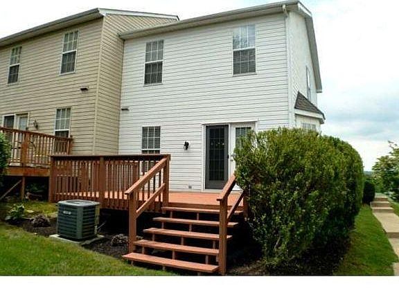 3rd image of 701 Ashland Ct