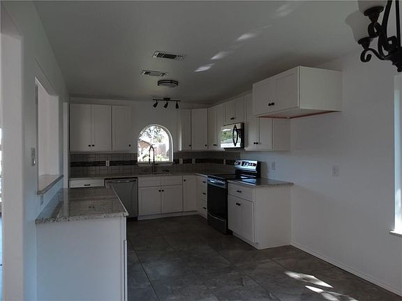 5th image of 1444 Glenhill Ln