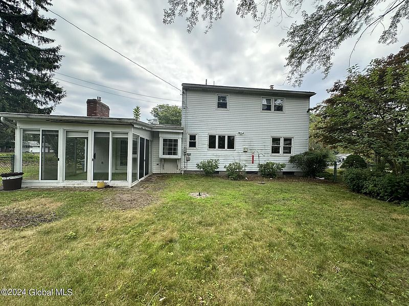 4th image of 11 Orchard Grove
