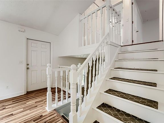 5th image of 2635 Meadow Bend Ct