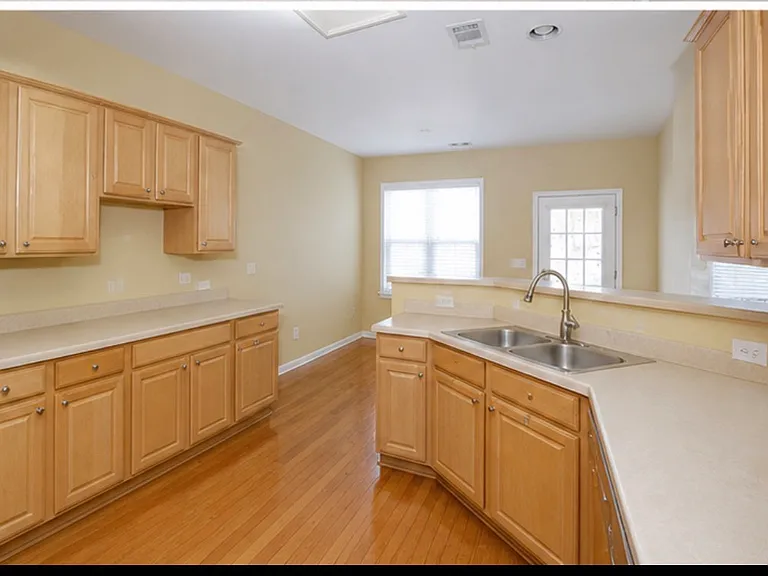 4026 Kingsley Park Ct — Photo 6