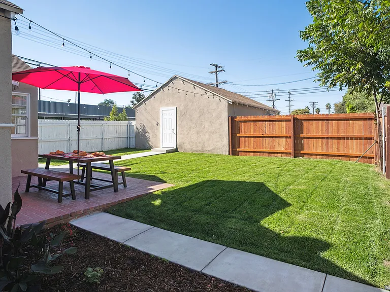 311 Irving Ave — Photo 12