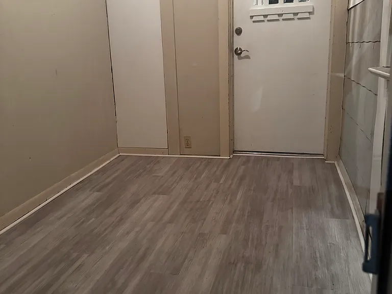102 S McClellan St #B — Photo 11