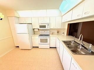 4th image of 2524 NW 104th Avenue #206