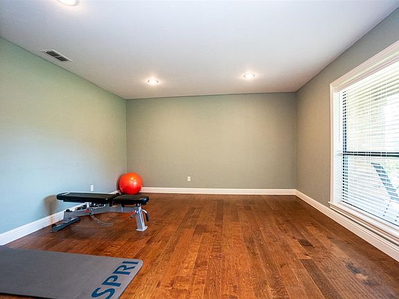5th image of 111 Christal Dr