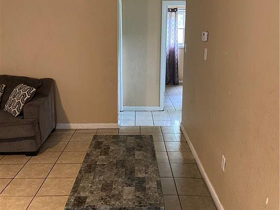 5th image of 1009 Stolz Ave