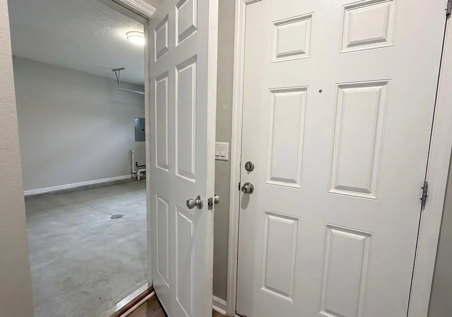 Orchard Park 3/2.5 Townhome Available Now || Convenient Location with Community Amenities — Photo 2