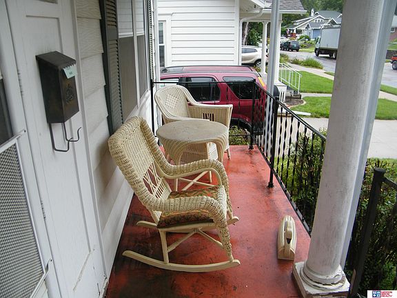 4th image of 1628 Smith St