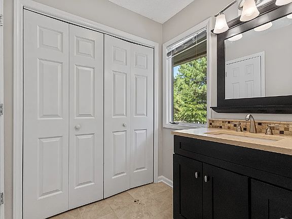 5th image of 4350 Hunters Club Dr