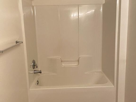5th image of 1018 11th Ave APT C
