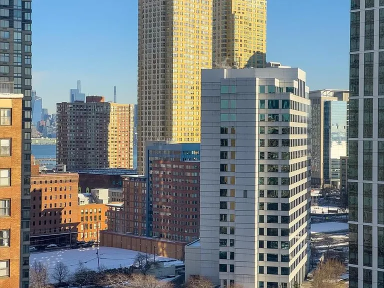 135 Montgomery St #20H — Photo 16