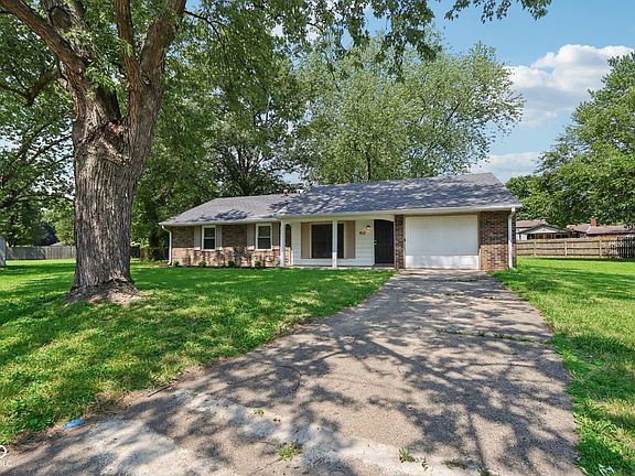 3rd image of 912 Beaufain Ct