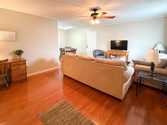 4th image of 2916 Lonsdale Dr
