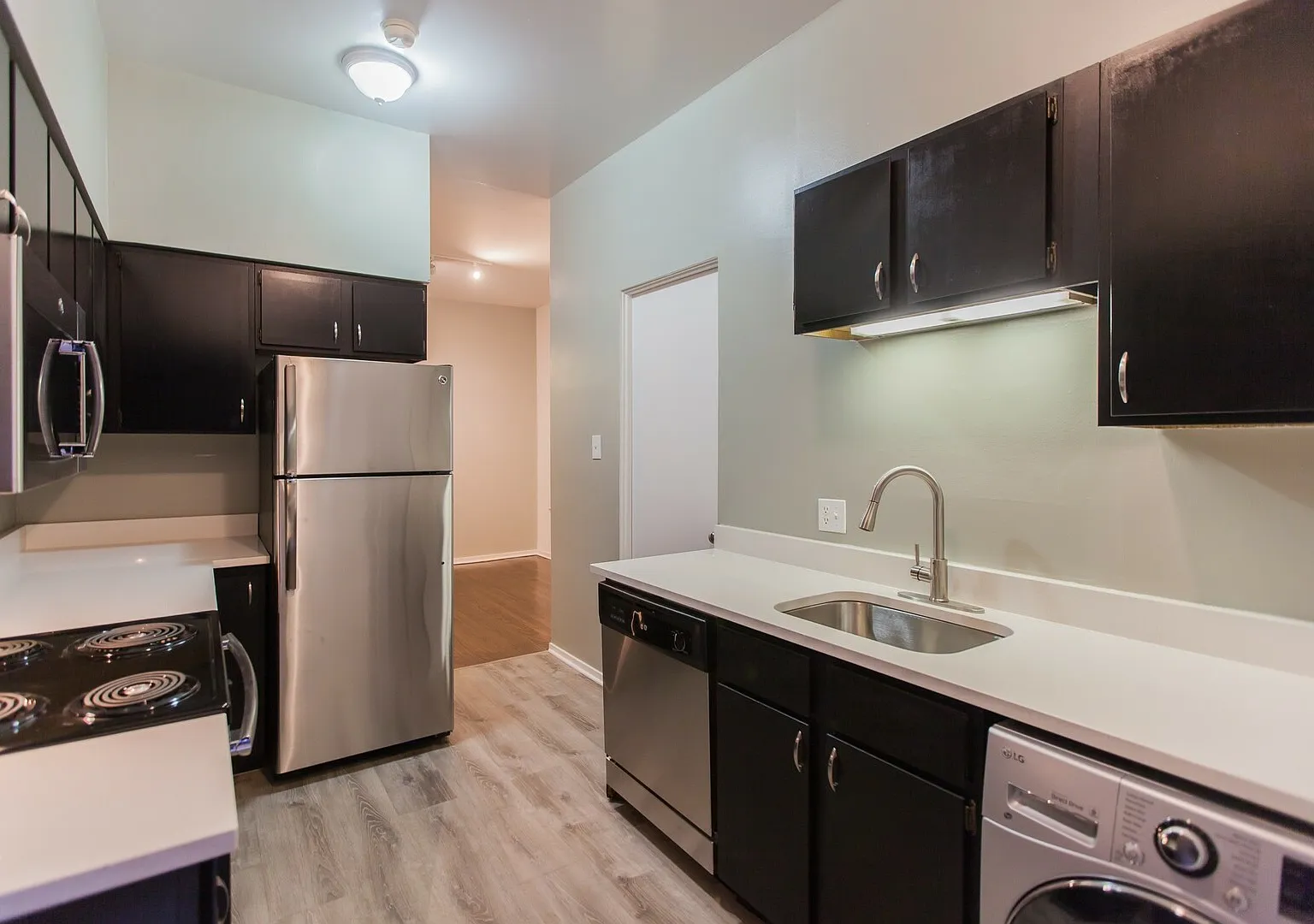 2 bed, 1.0 bath, 900 sqft, $2,800 — Photo 2