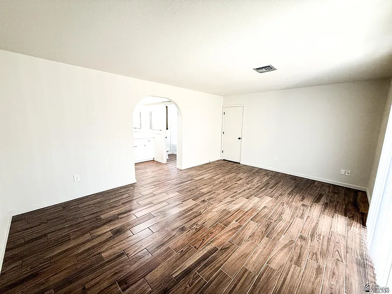 2028 S 6th Ave — Photo 17