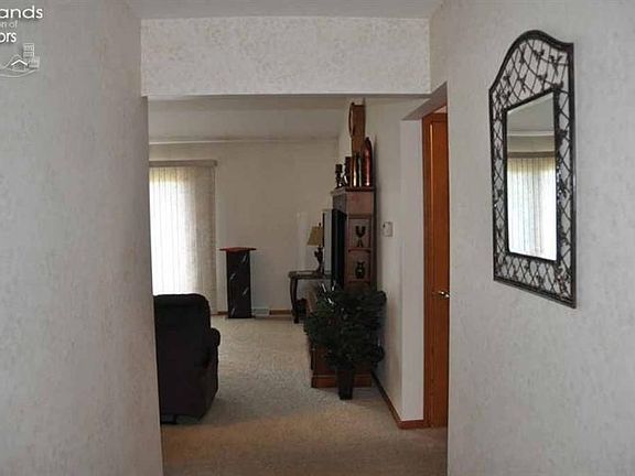 3rd image of 120 Canterbury Dr
